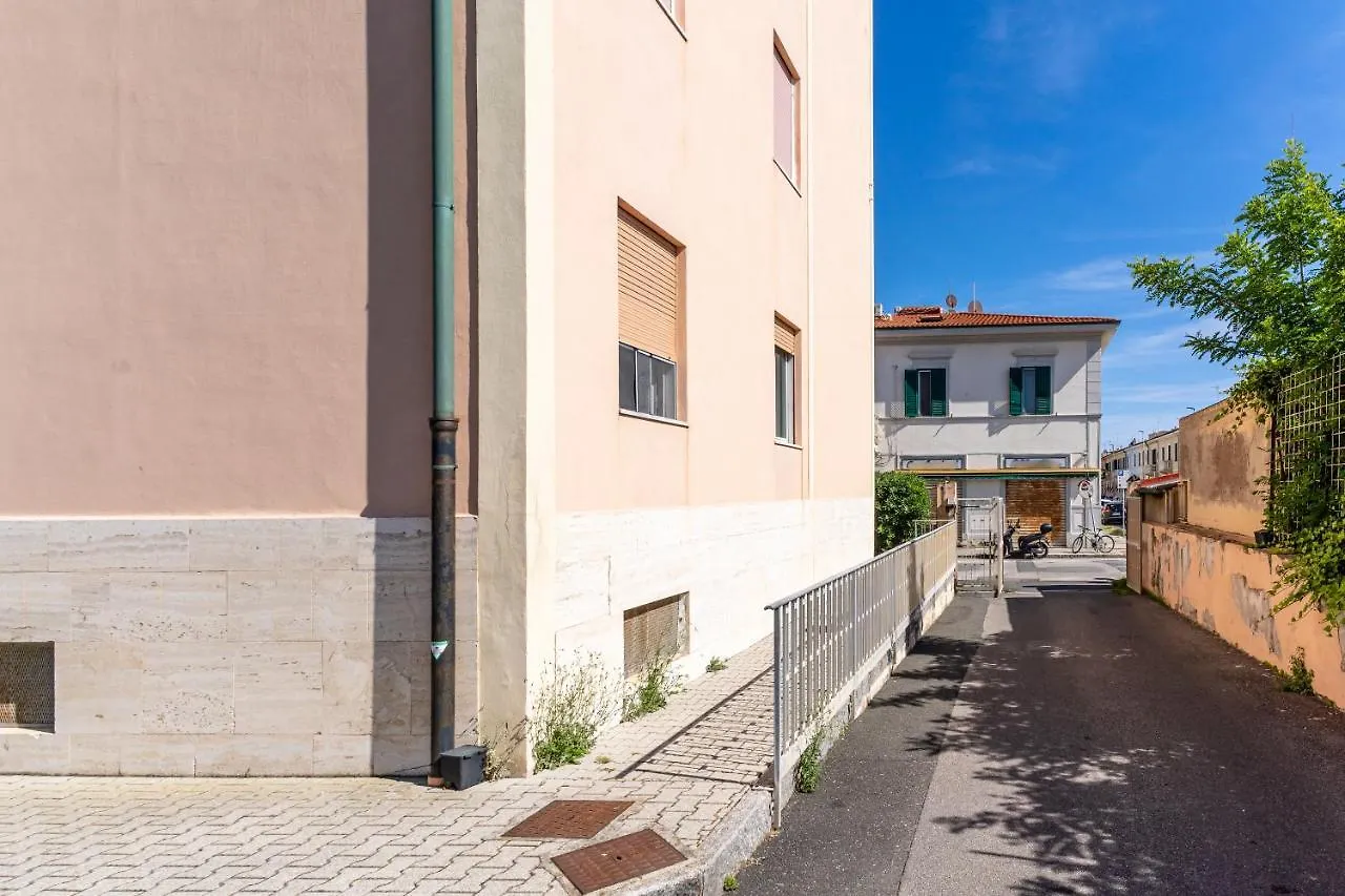 Livorno - Sea View Apartment! 0*,  Italia